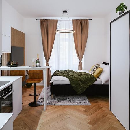 Luxury Musicians Apartment In Central Prague By Metro Vysehrad 外观 照片